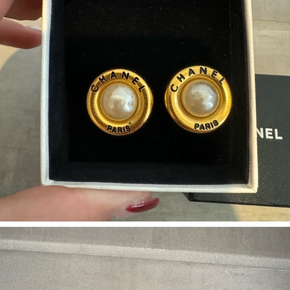 Chanel Vintage Round Pearl Clip On
$750 100% authentic! Includes Chanel box! - Picture 4 of 6